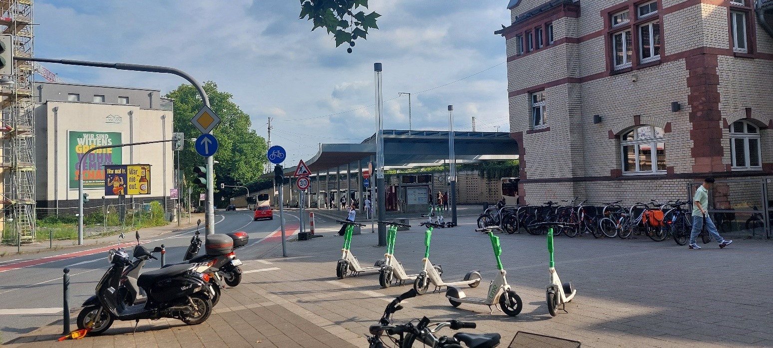 Multimodale Mobilität am Hauptbanhof.jpg